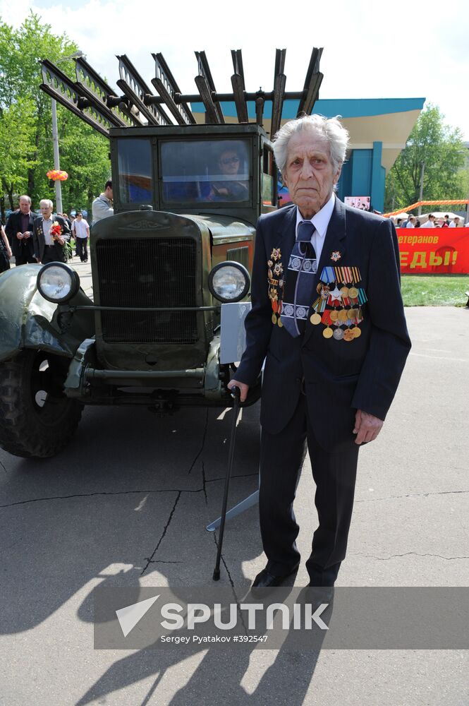 WWII veterans meet in Moscow's Gorky Park