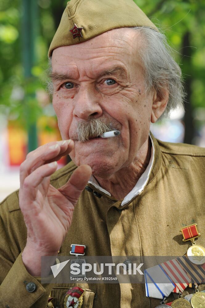 WWII veterans meet in Gorki Park