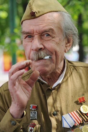 WWII veterans meet in Gorki Park