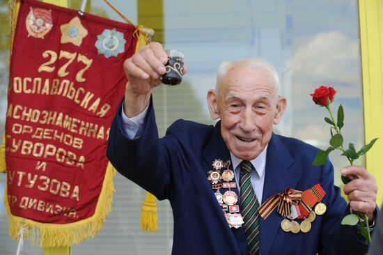 WWII veterans meet in Gorki Park