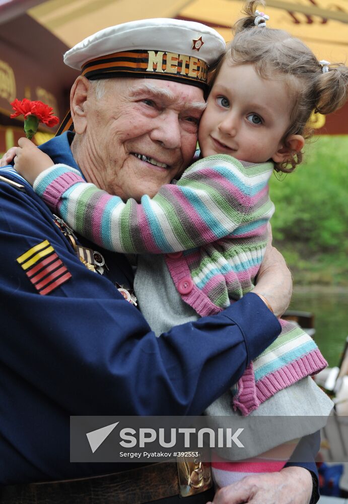 WWII veterans meet in Gorki Park