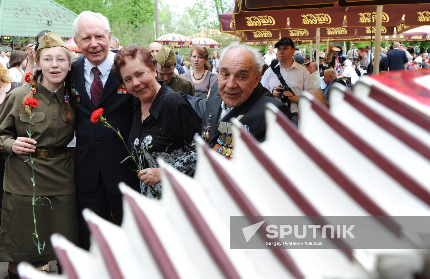 WWII veterans meet in Moscow's Gorky Park