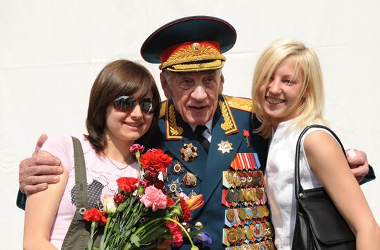 WWII veterans meet in Gorki Park