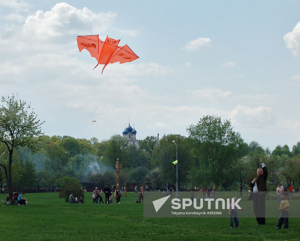 Holiday-makers at Moscow's Kolomenskoye open-air museum