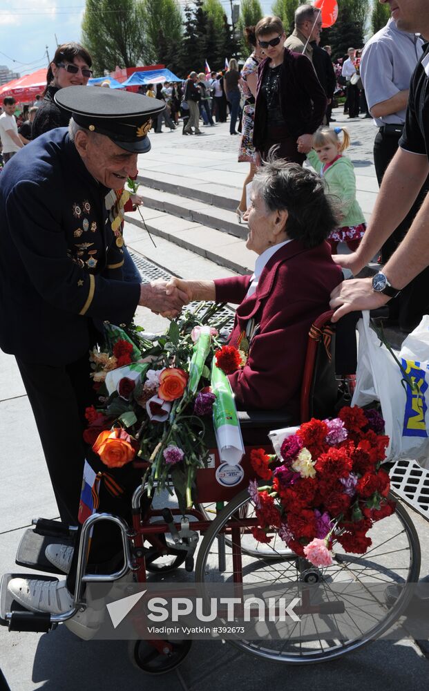 WWII veterans meet in Moscow's Gorky Park