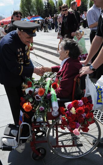 WWII veterans meet in Moscow's Gorky Park