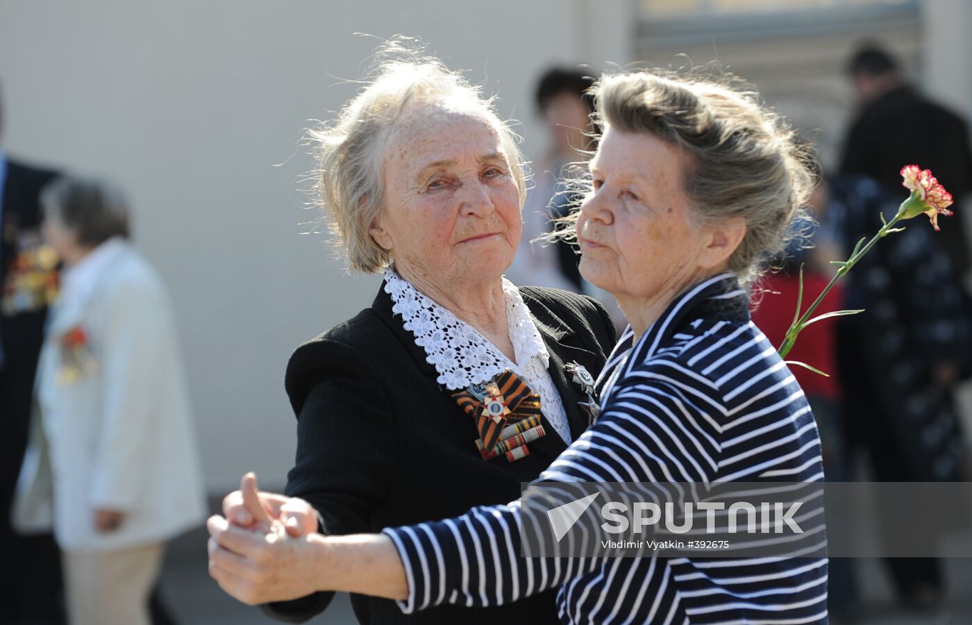 WWII vetrans meet in Gorki Park