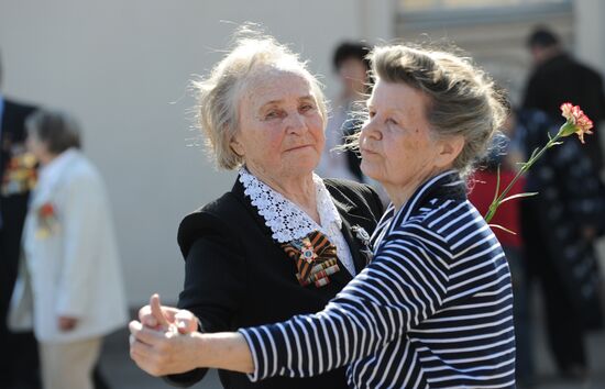 WWII vetrans meet in Gorki Park