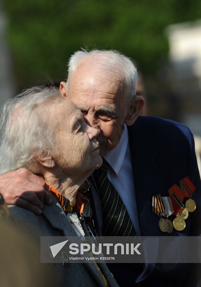 WWII vetrans meet in Gorki Park