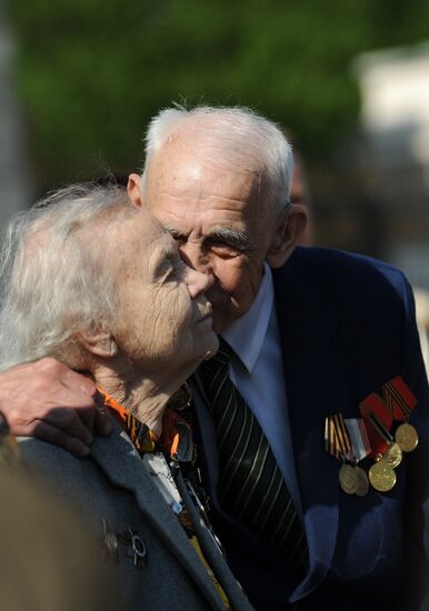 WWII vetrans meet in Gorki Park