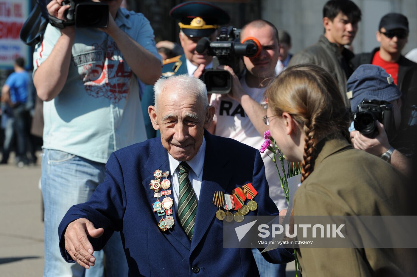 WWII vetrans meet in Gorki Park