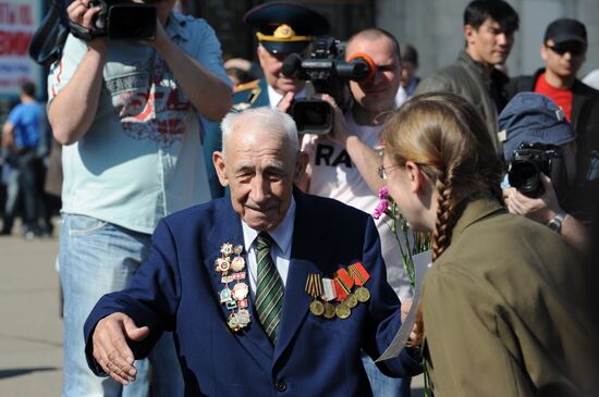 WWII vetrans meet in Gorki Park