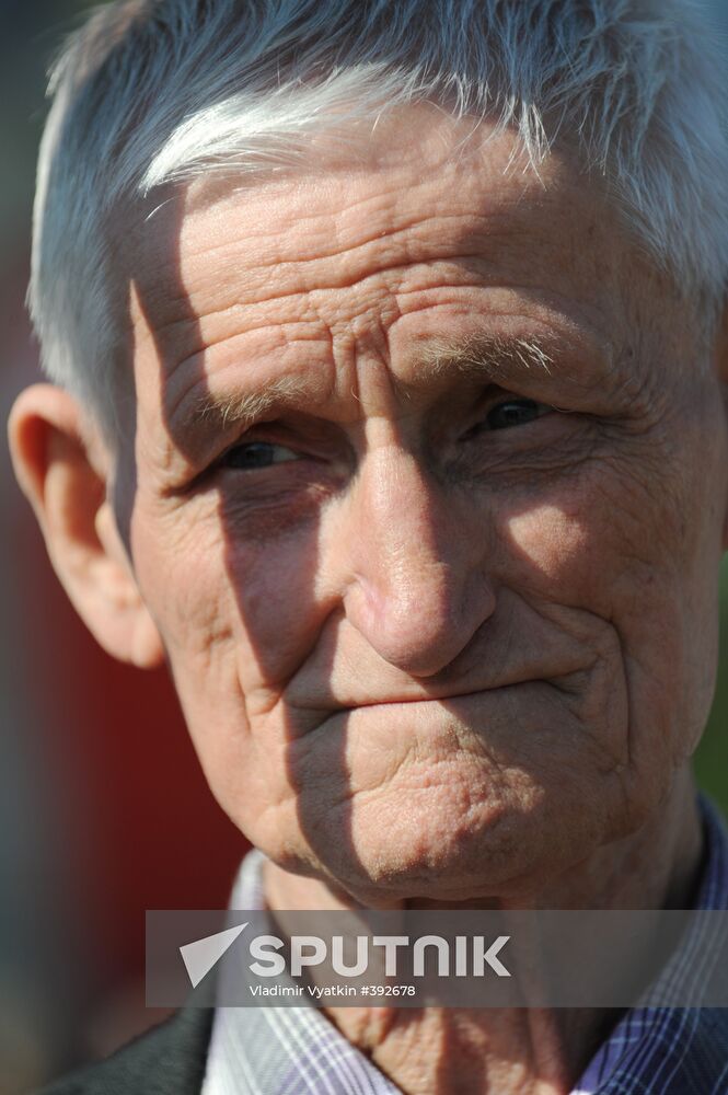 WWII vetrans meet in Gorki Park