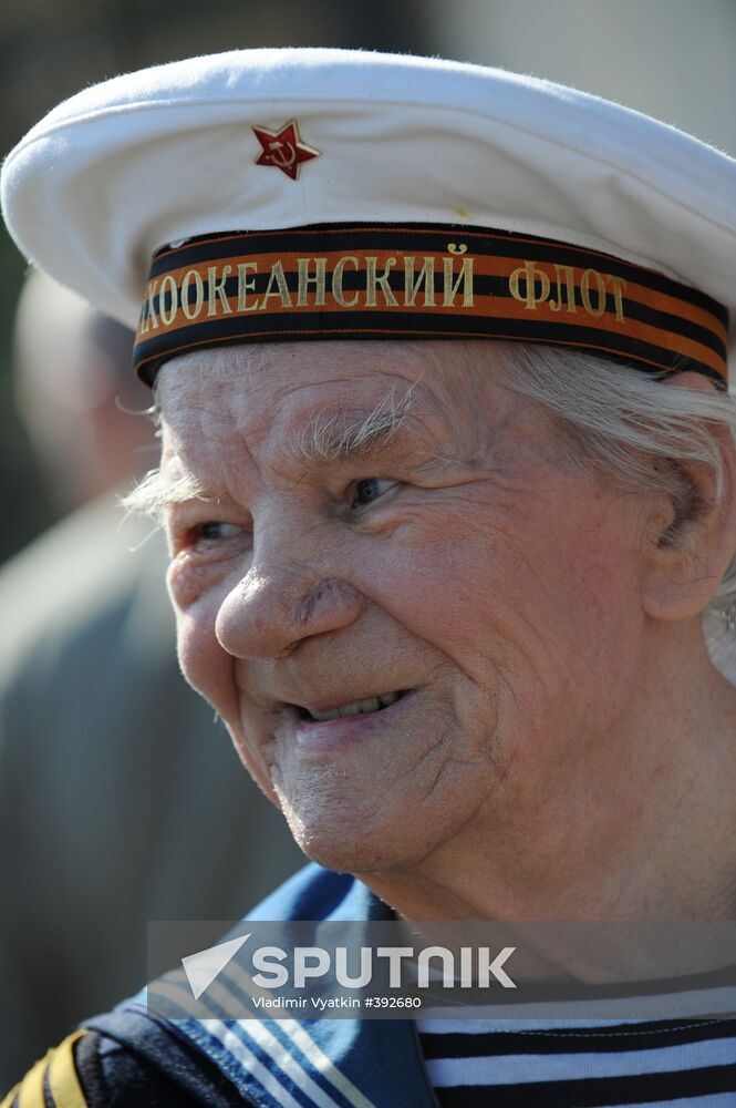 WWII vetrans meet in Gorki Park