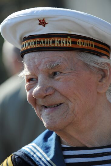 WWII vetrans meet in Gorki Park