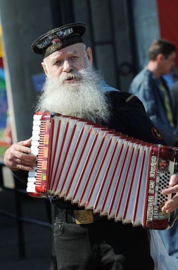 WWII veterans meet in Gorki Park