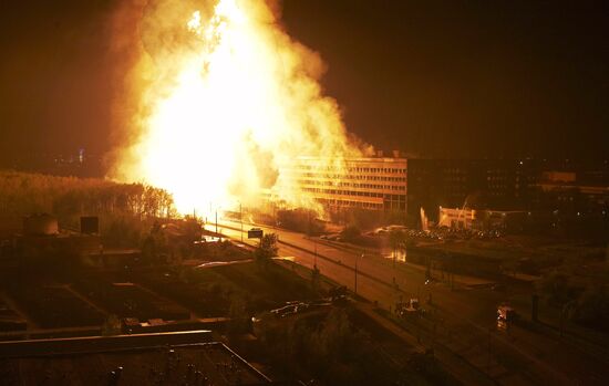 Gas pipe explodes in west Moscow