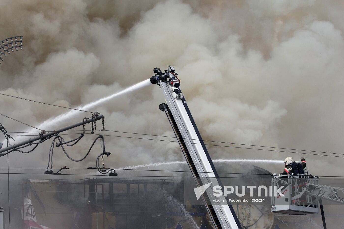 Fire crews battling slot machine club blaze in Moscow