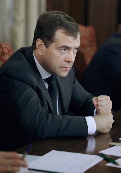 Russian President meets with Communist Party leaders