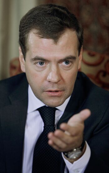 Russian President meets with Communist Party leaders