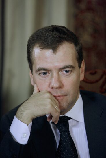 Russian President meets with Communist Party leaders