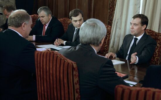Russian President meets with Communist Party leaders