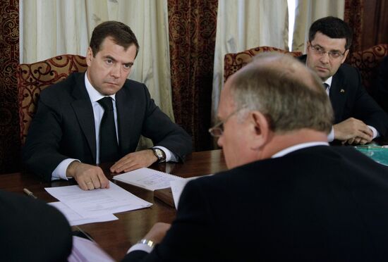 Russian President meets with Communist Party leaders