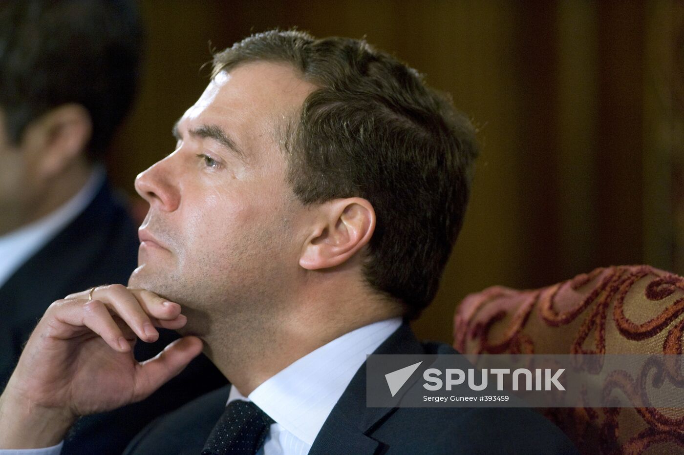 Russian President meets with Communist Party leaders