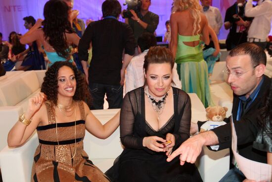 Noa & Mira Avad. Eurovision 2009. First semifinal qualifier