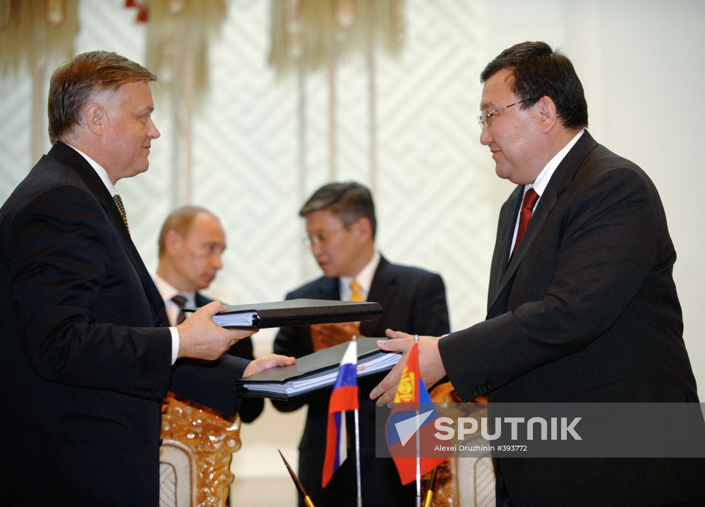 Russia, Mongolia sign bilateral agreements