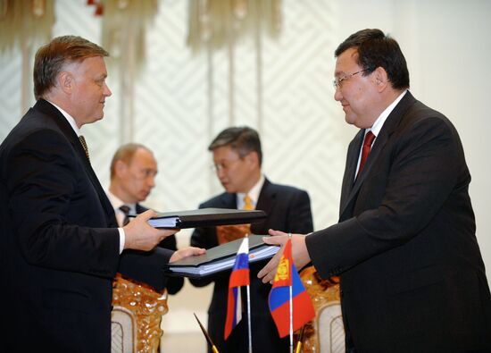 Russia, Mongolia sign bilateral agreements