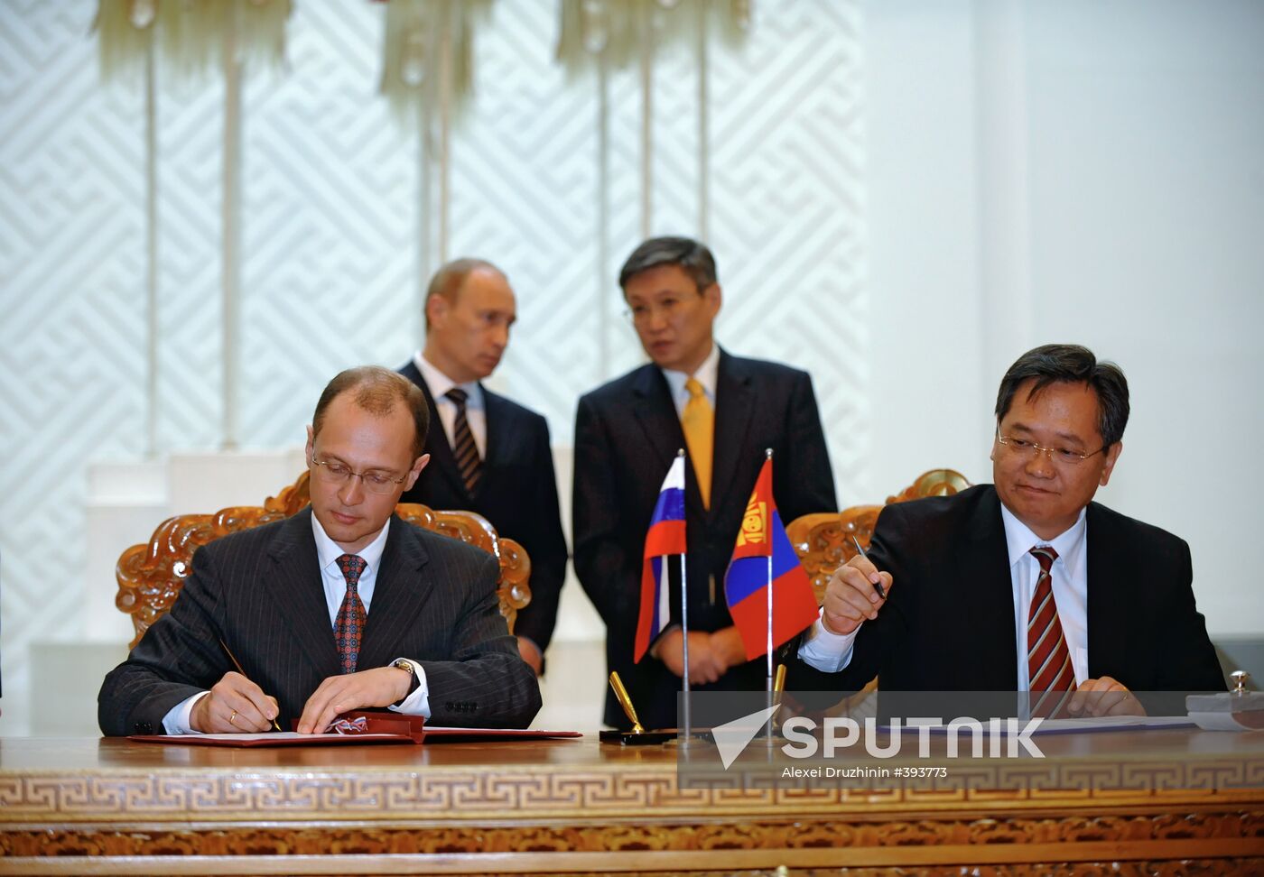 Russia, Mongolia sign bilateral agreements