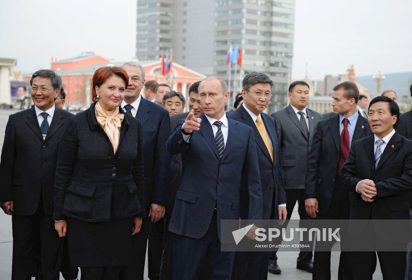 Vladimir Putin visits agricultural equipment exhibition