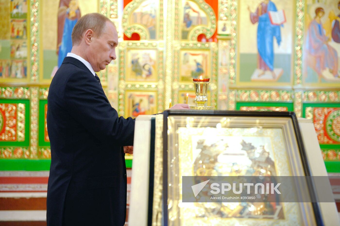 Vladimir Putin visits Holy Trinity Cathedral in Ulan Bator