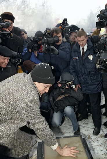 Vasily Lanovoi having his name imprinted