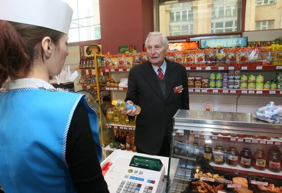 Welfare store opens in downtown Moscow