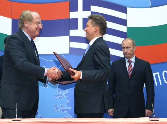 Signing documents on South Stream project in Sochi