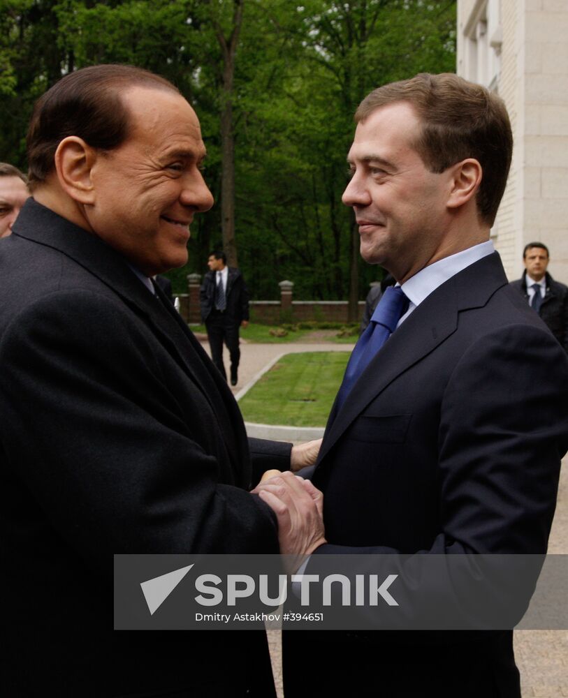 Dmitry Medvedev receives Silvio Berlusconi at Barvikha residence