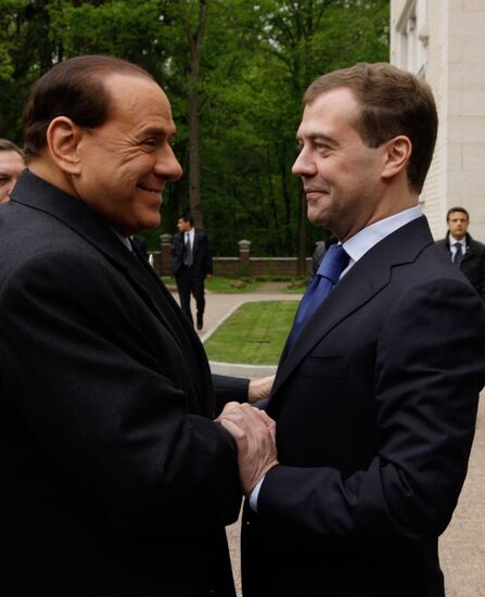 Dmitry Medvedev receives Silvio Berlusconi at Barvikha residence