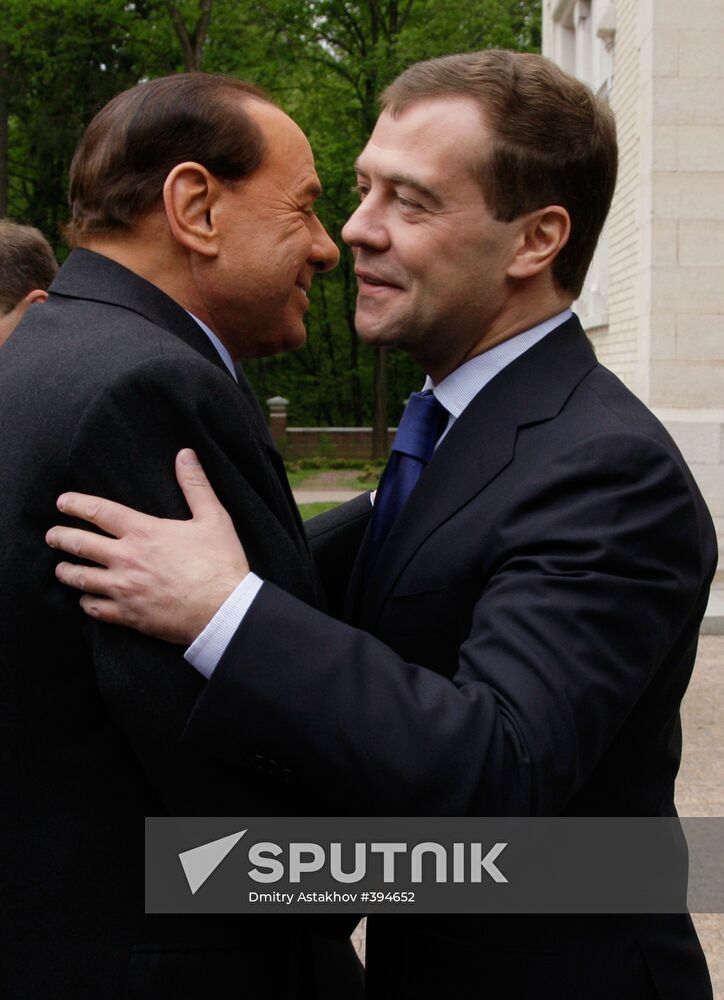 Dmitry Medvedev receives Silvio Berlusconi at Barvikha residence