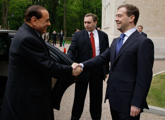 Dmitry Medvedev receives Silvio Berlusconi at Barvikha residence