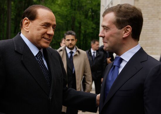 Dmitry Medvedev receives Silvio Berlusconi at Barvikha residence