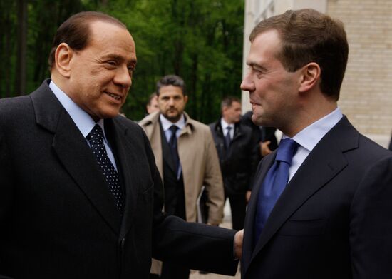Dmitry Medvedev receives Silvio Berlusconi at Barvikha residence