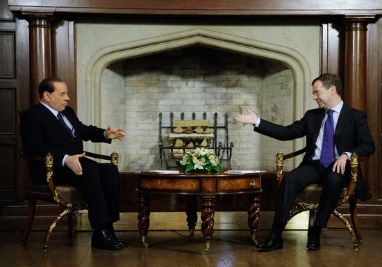Dmitry Medvedev receives Silvio Berlusconi at Barvikha residence