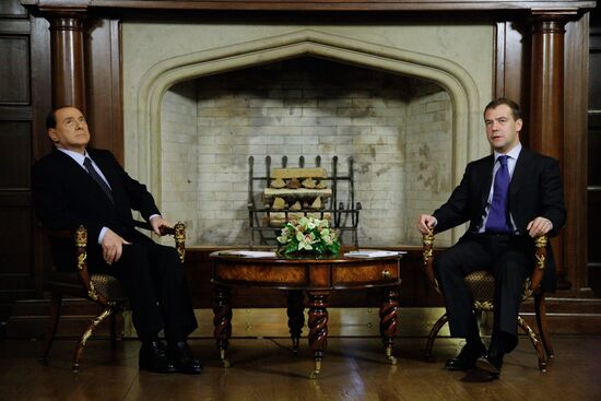 Dmitry Medvedev receives Silvio Berlusconi at Barvikha residence