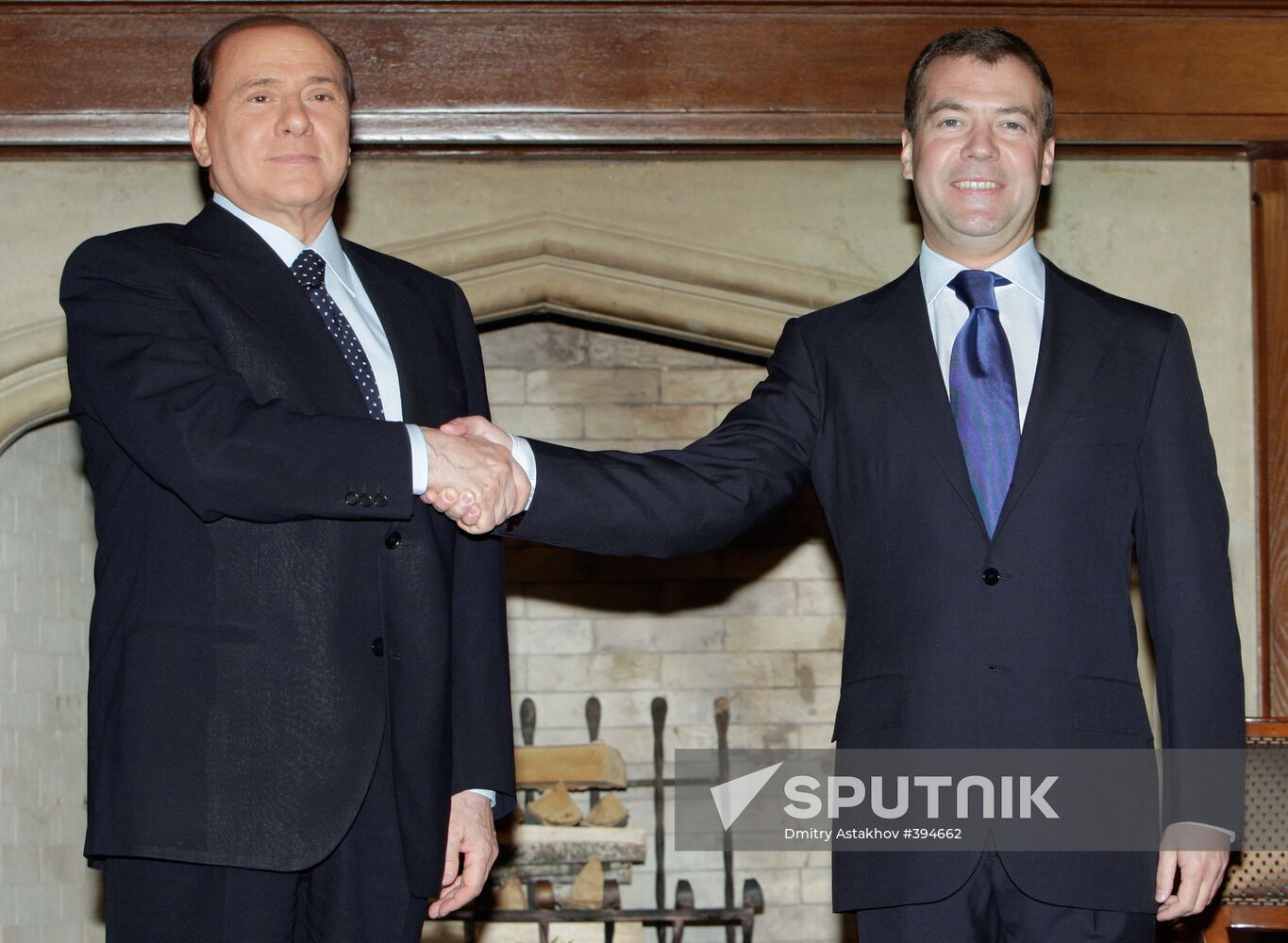 Dmitry Medvedev receives Silvio Berlusconi at Barvikha residence