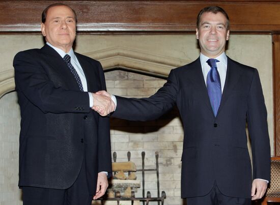 Dmitry Medvedev receives Silvio Berlusconi at Barvikha residence
