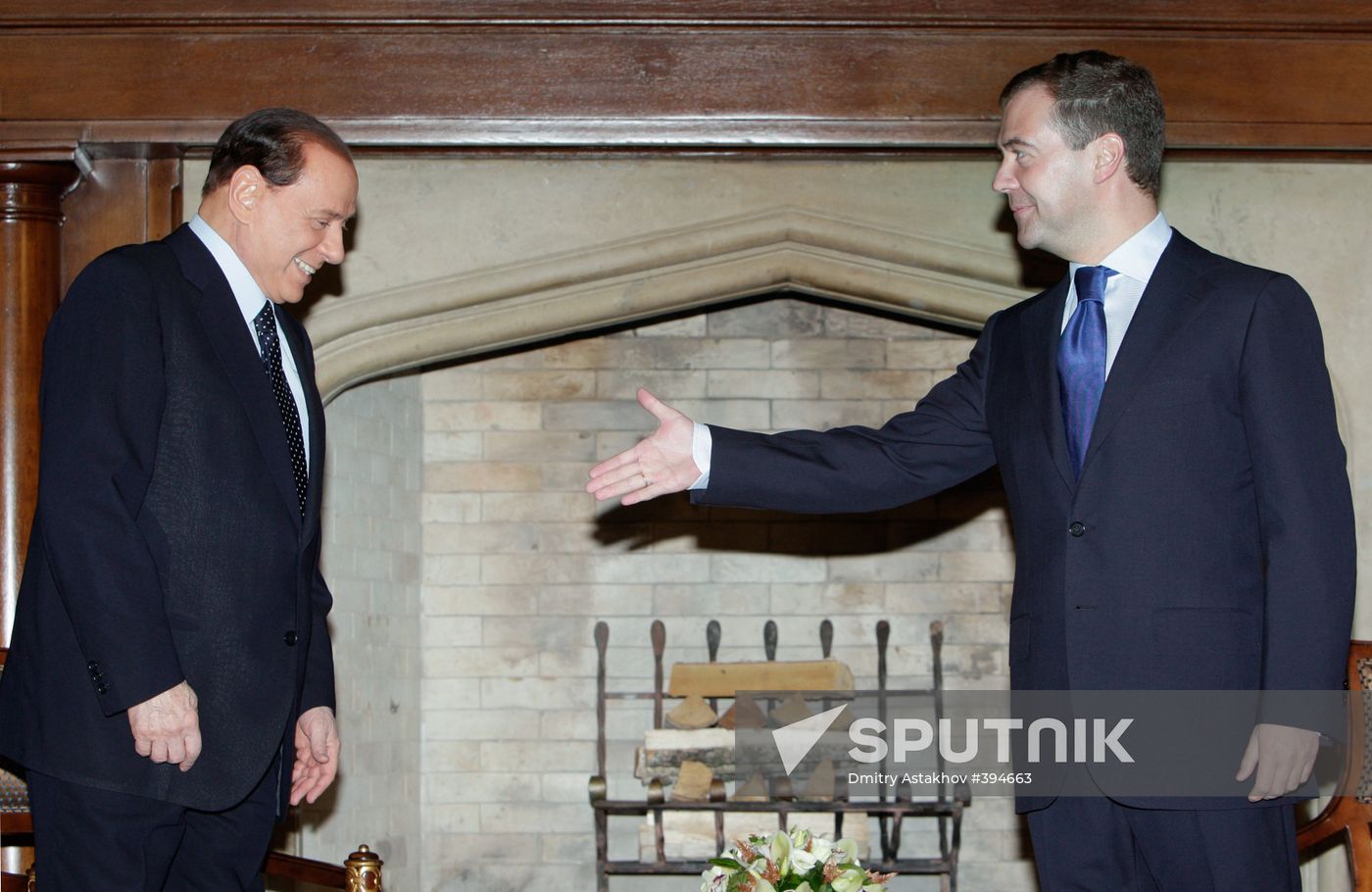 Dmitry Medvedev receives Silvio Berlusconi at Barvikha residence