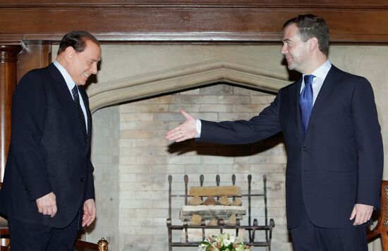 Dmitry Medvedev receives Silvio Berlusconi at Barvikha residence