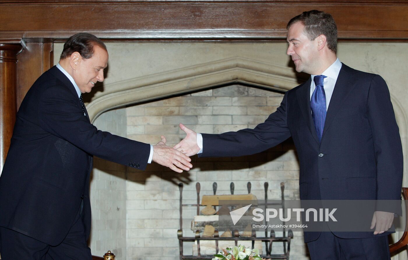 Dmitry Medvedev receives Silvio Berlusconi at Barvikha residence